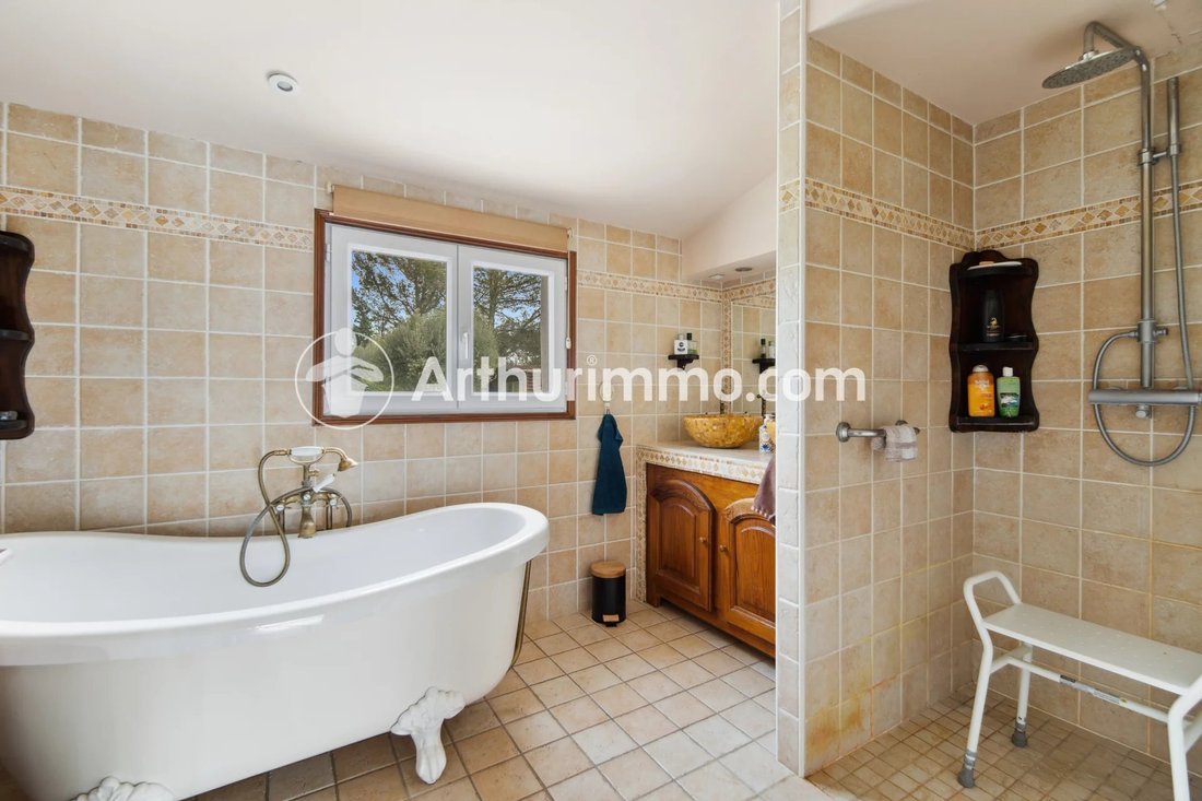 Villa in Le Cannet-des-Maures, Provence-Alpes-Côte d'Azur, France 4 - 15452573