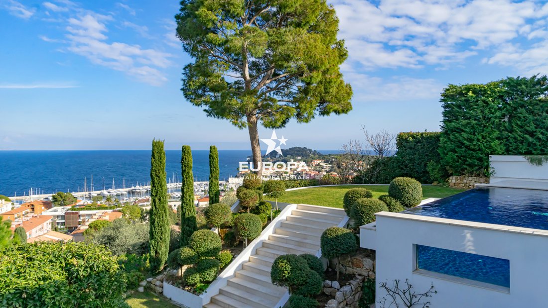 Villa in Saint-Jean-Cap-Ferrat, Provence-Alpes-Côte d'Azur, France 1 - 15455765
