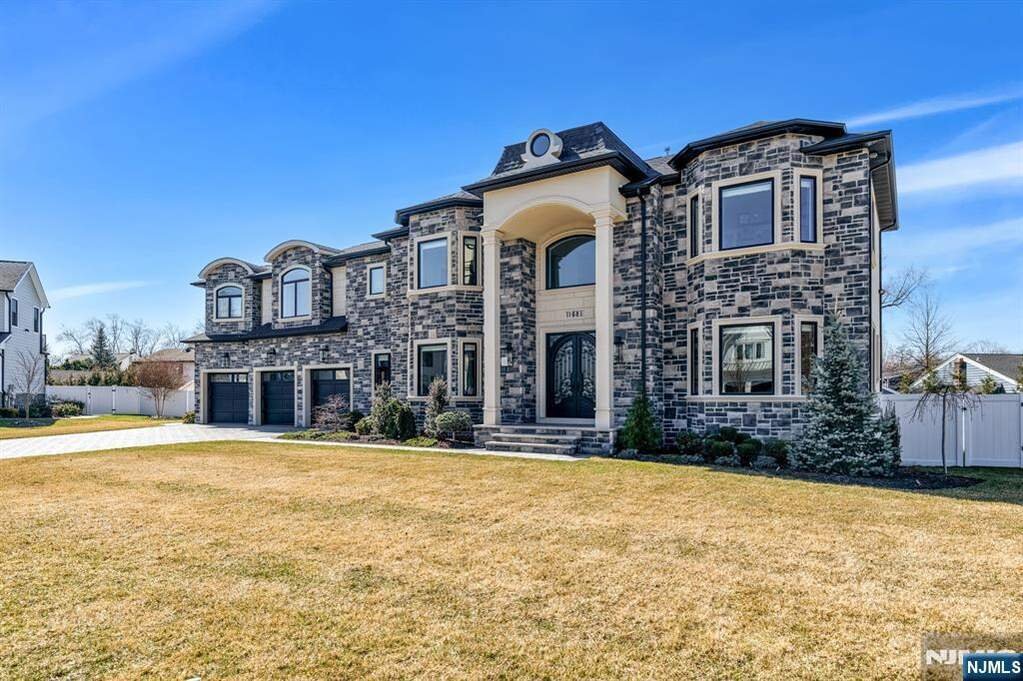 House in Paramus, New Jersey, United States 2 - 15455924