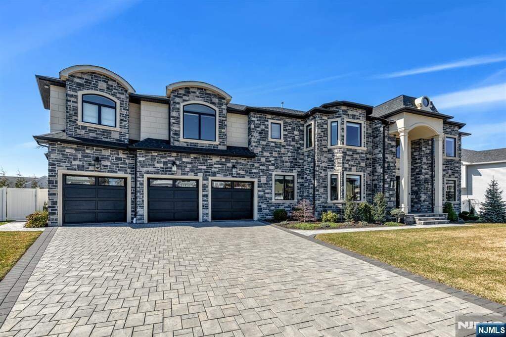 House in Paramus, New Jersey, United States 1 - 15455924