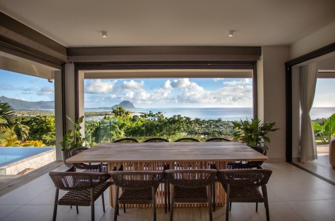 Villa in Grande Riviere Noire, Rivière Noire District, Mauritius 2 - 15456953