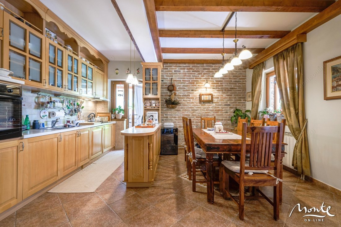 Villa in Orahovac, Kotor Municipality, Montenegro 3 - 15456908