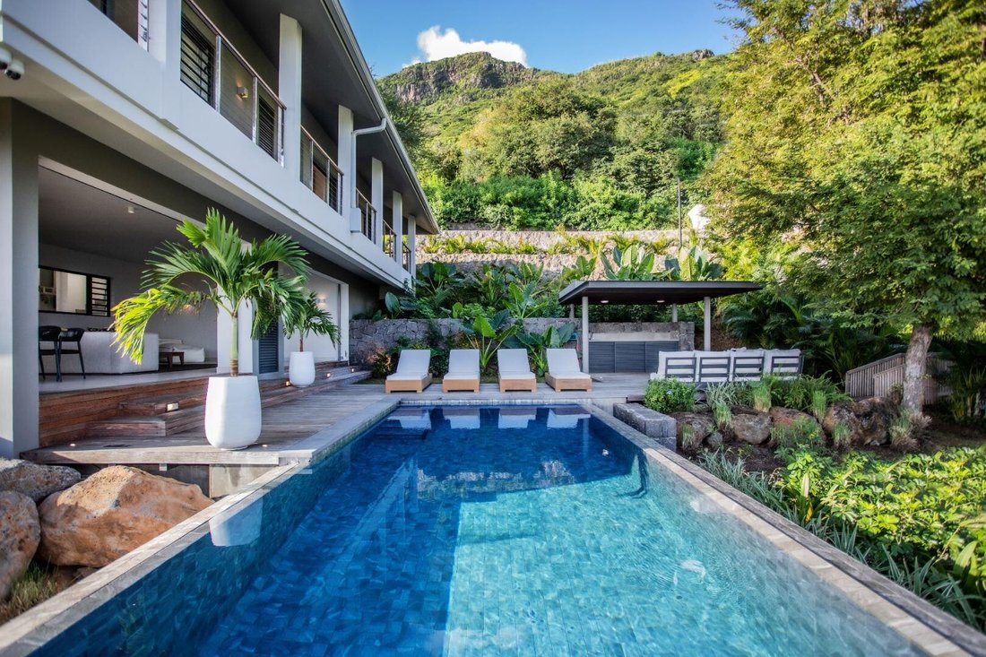 Villa in Grande Riviere Noire, Rivière Noire District, Mauritius 4 - 15456953