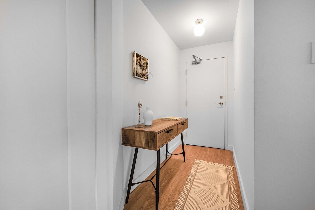Condo in Toronto, Ontario, Canada 2 - 15460261