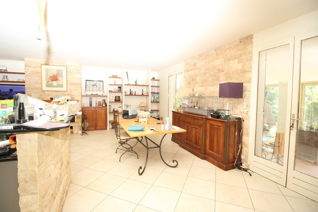 Villa in Jouques, Provence-Alpes-Côte d'Azur, France 2 - 13039109