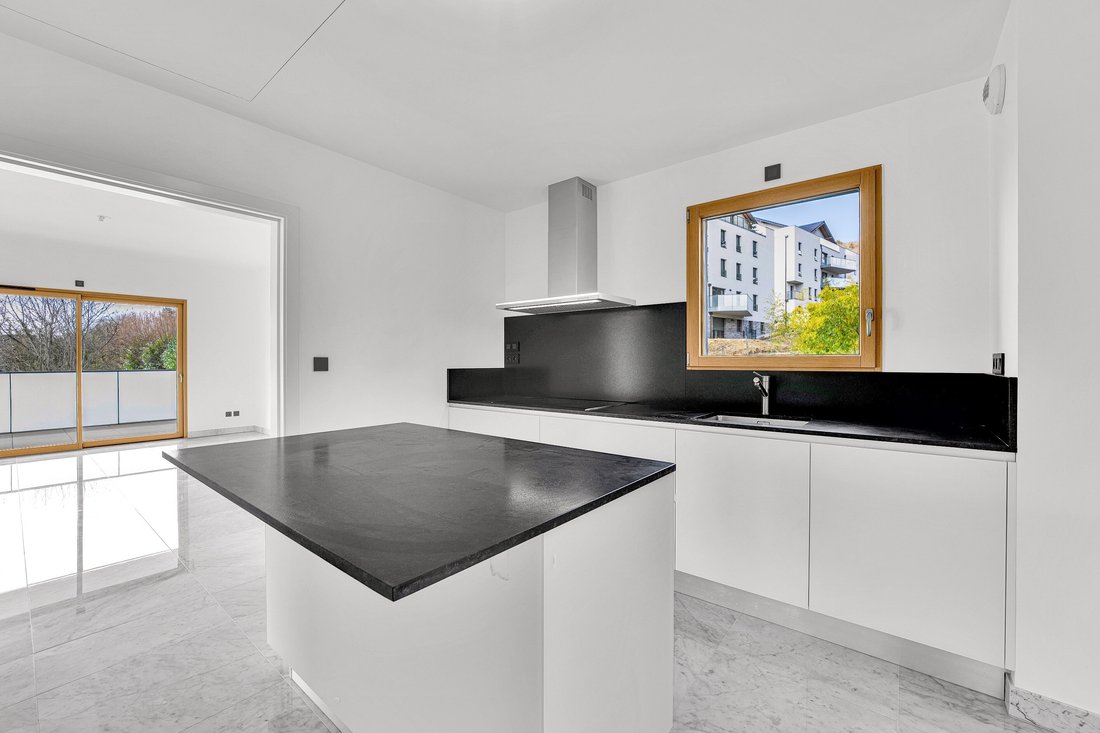 Apartment in Divonne-les-Bains, Auvergne-Rhône-Alpes, France 3 - 14352873