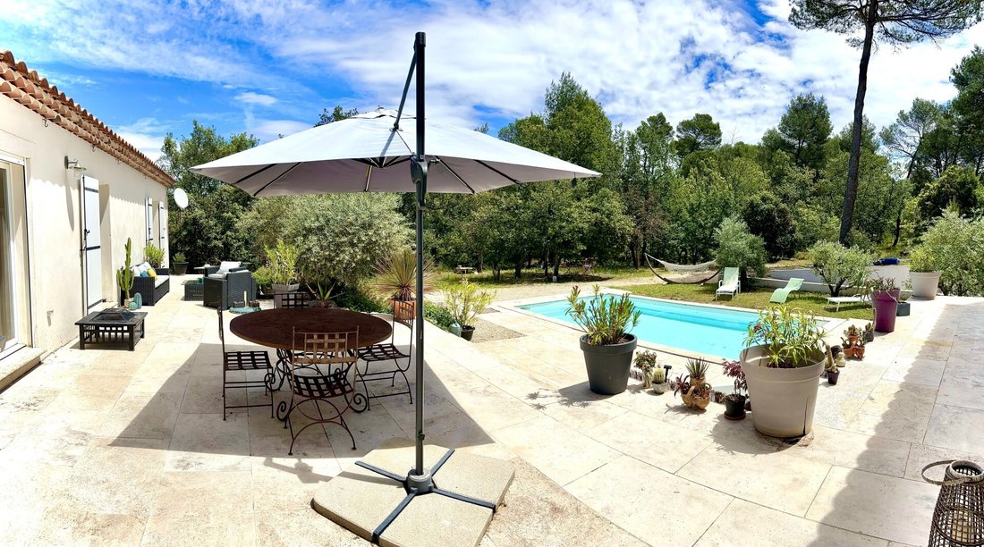 Villa in Jouques, Provence-Alpes-Côte d'Azur, France 4 - 14653085