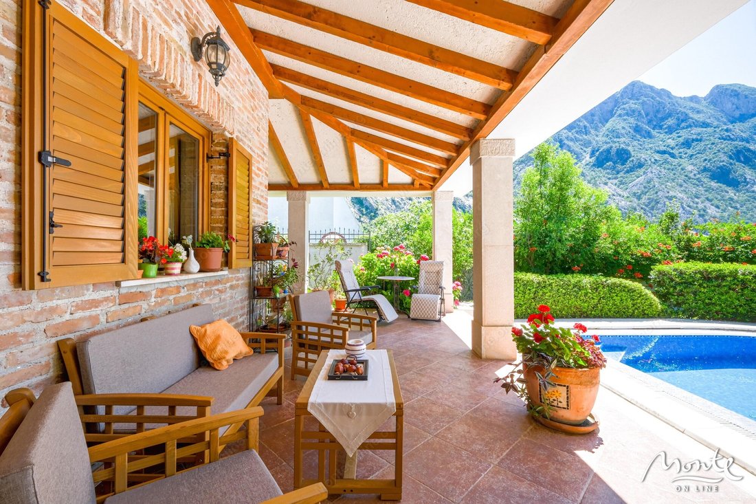 Villa in Orahovac, Kotor Municipality, Montenegro 2 - 15456908