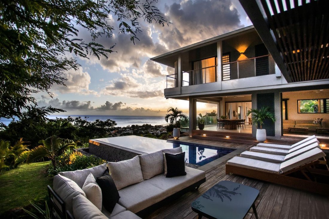 Villa in Grande Riviere Noire, Rivière Noire District, Mauritius 1 - 15456953