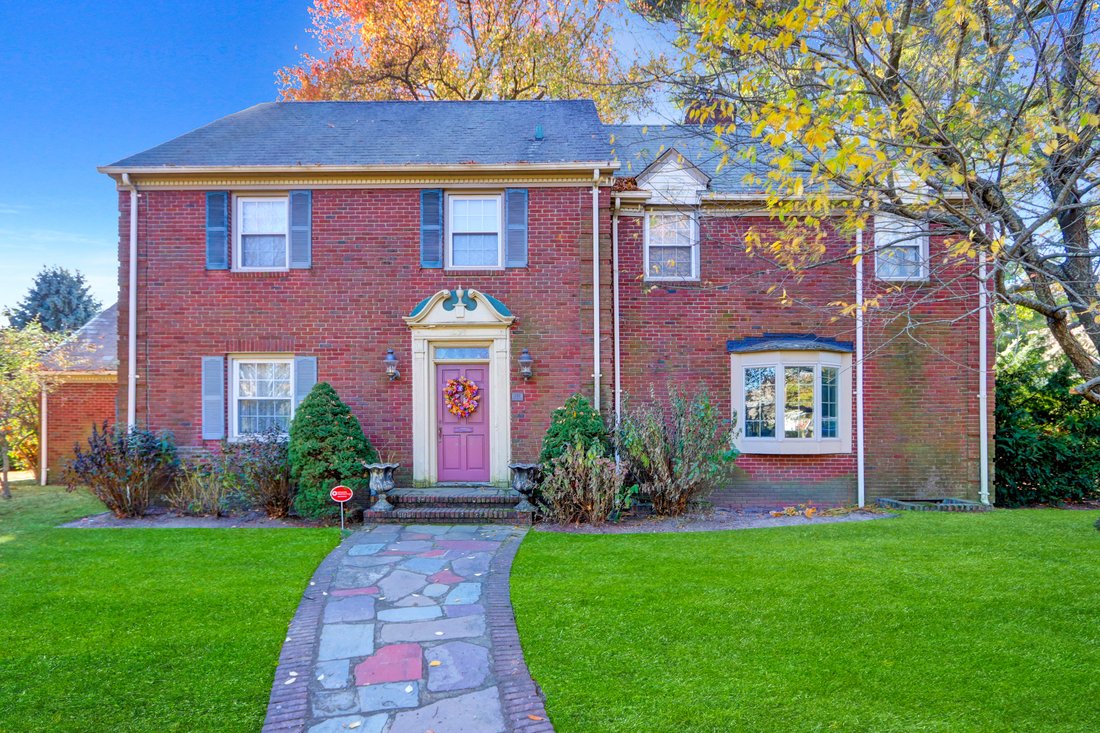 House in Garden City, New York, United States 1 - 15457636
