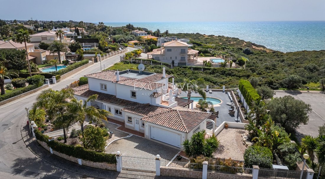 Villa in Carvoeiro, Algarve, Portugal 1 - 15309350