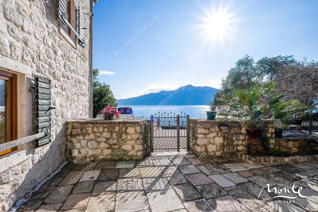 Villa in Orahovac, Kotor Municipality, Montenegro 2 - 15457798