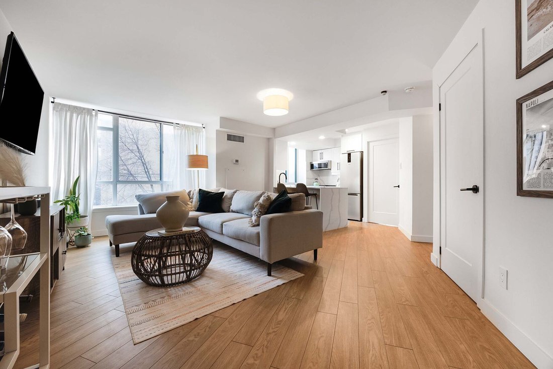 Condo in Toronto, Ontario, Canada 1 - 15460261