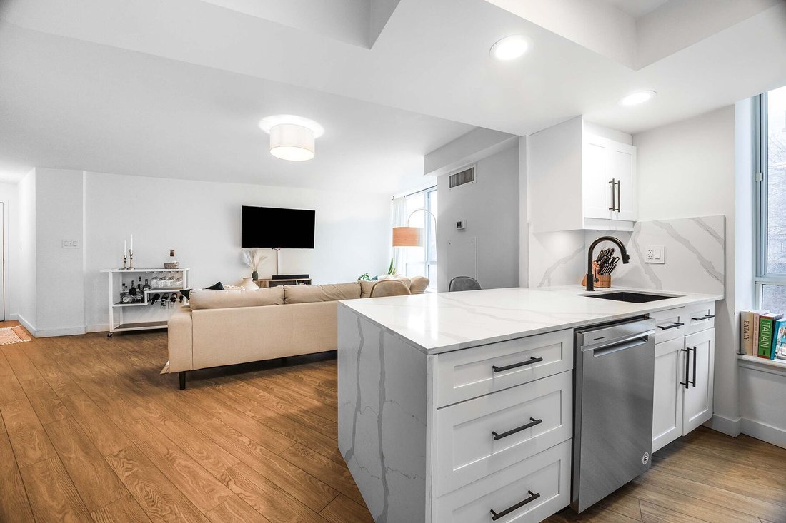 Condo in Toronto, Ontario, Canada 3 - 15460261