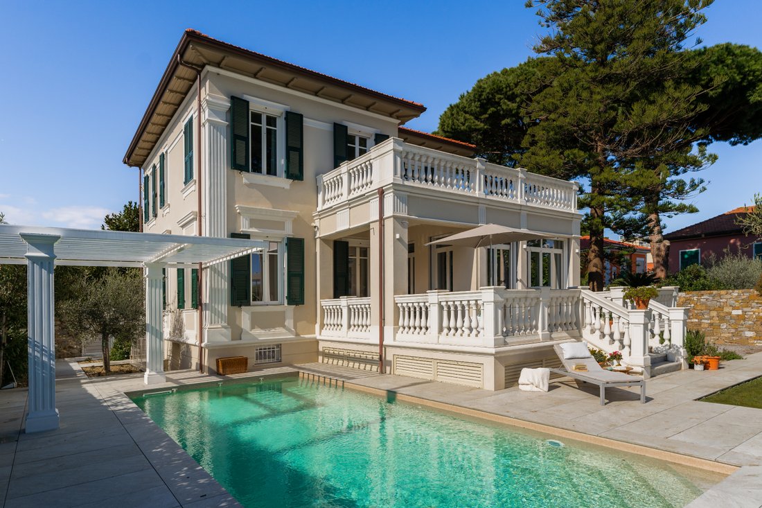 Villa in Diano Marina, Liguria, Italy 1 - 15456874