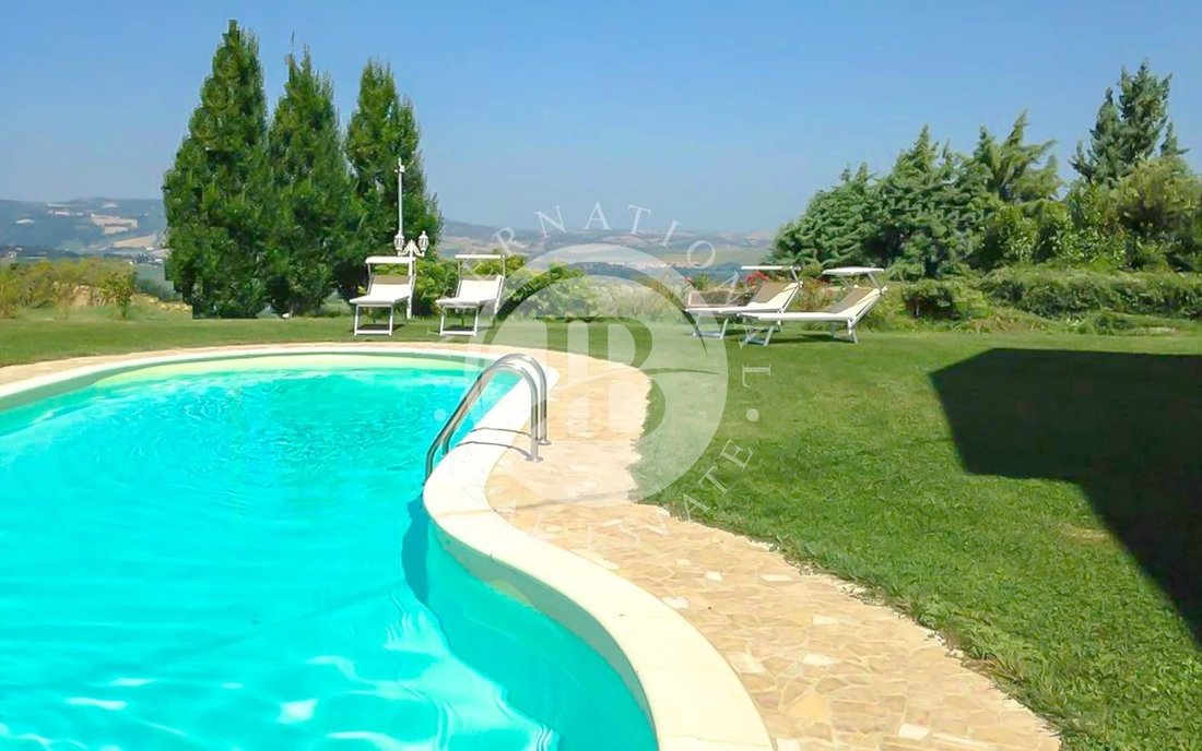 House in Montelabbate, Marche, Italy 2 - 15456488