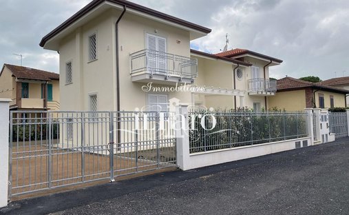 Country House in Tonfano, Pietrasanta, Italy 1