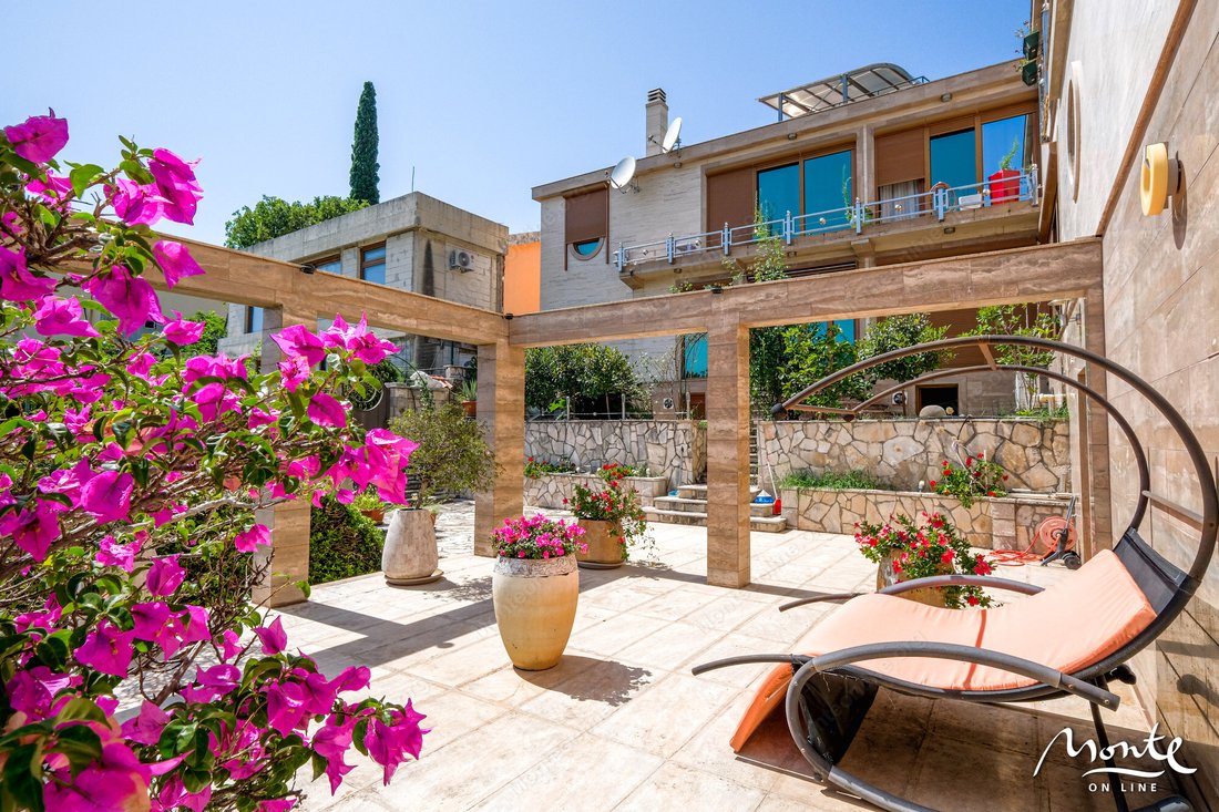 Villa in Bečići, Budva Municipality, Montenegro 1 - 15456461