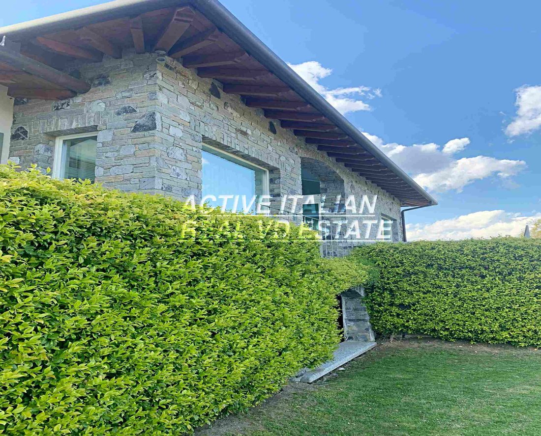Villa in Griante, Lombardy, Italy 1 - 15457603