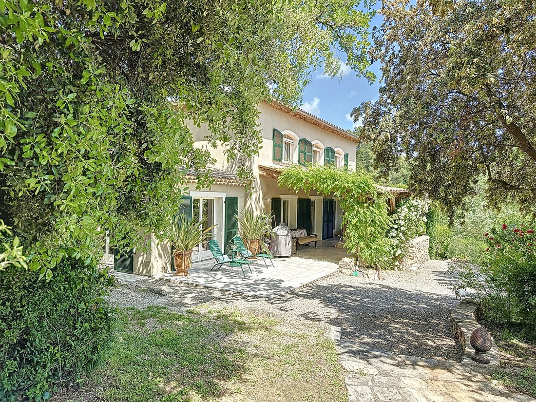 Estate in Flayosc, Provence-Alpes-Côte d'Azur, France 1 - 15460366