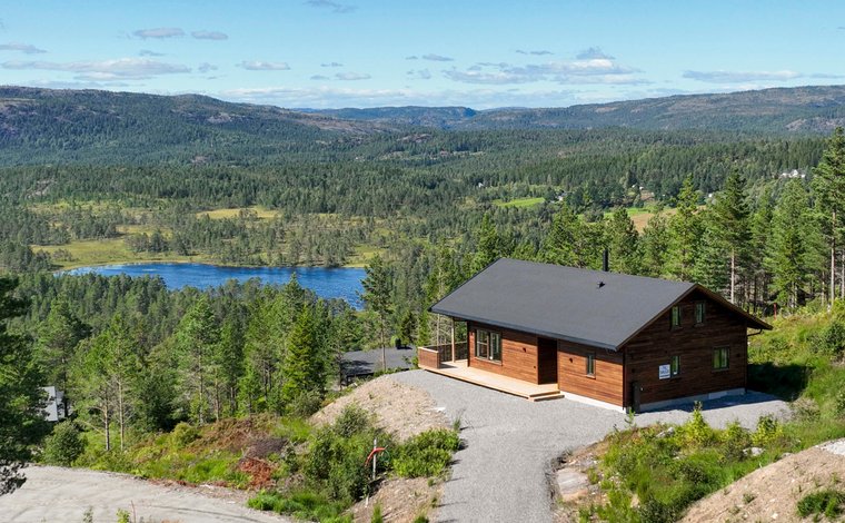 Luxury panoramic / scenic view country homes for sale in Drangedal,  Telemark, Norway | JamesEdition, image size:760x470