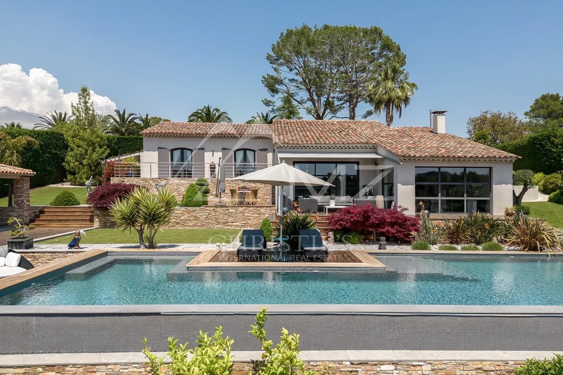 Villa in Mougins, Provence-Alpes-Côte d'Azur, France 1 - 12884611