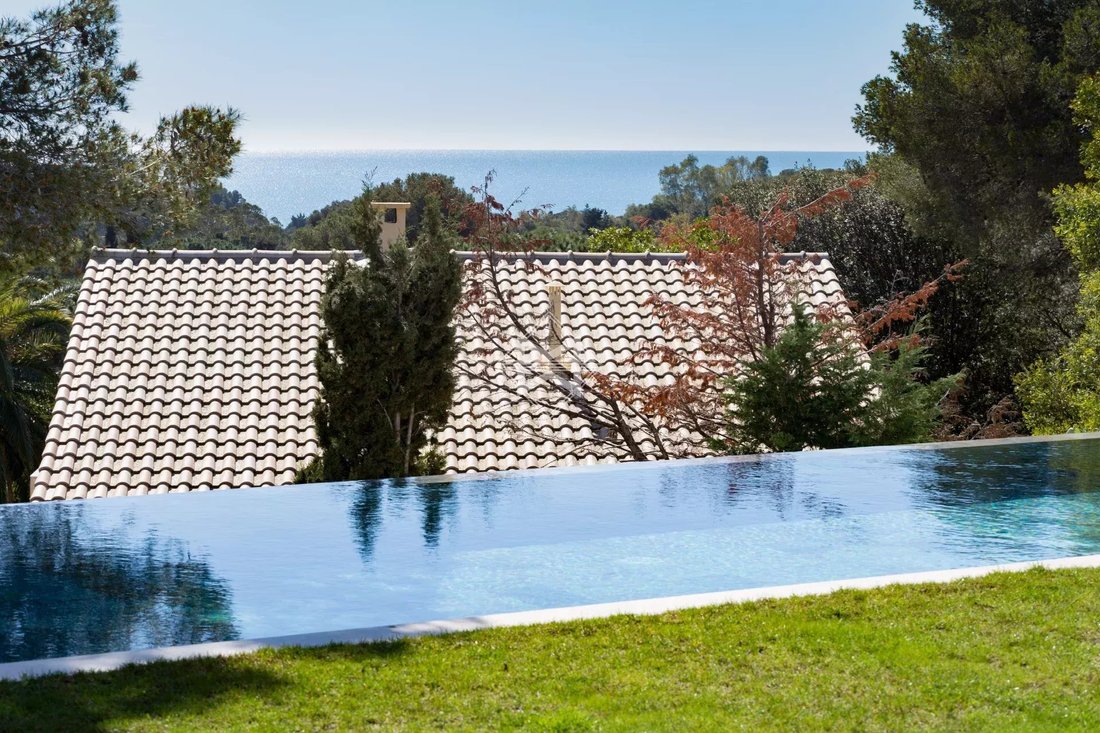 Villa in La Croix-Valmer, Provence-Alpes-Côte d'Azur, France 2 - 15302070
