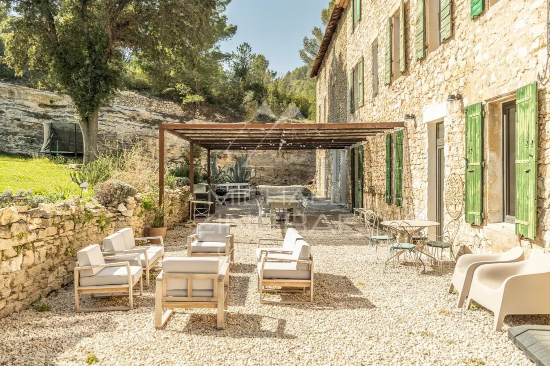 Estate in Nevons-route d'Apt, L'Isle-sur-la-Sorgue, France 1 - 15462057