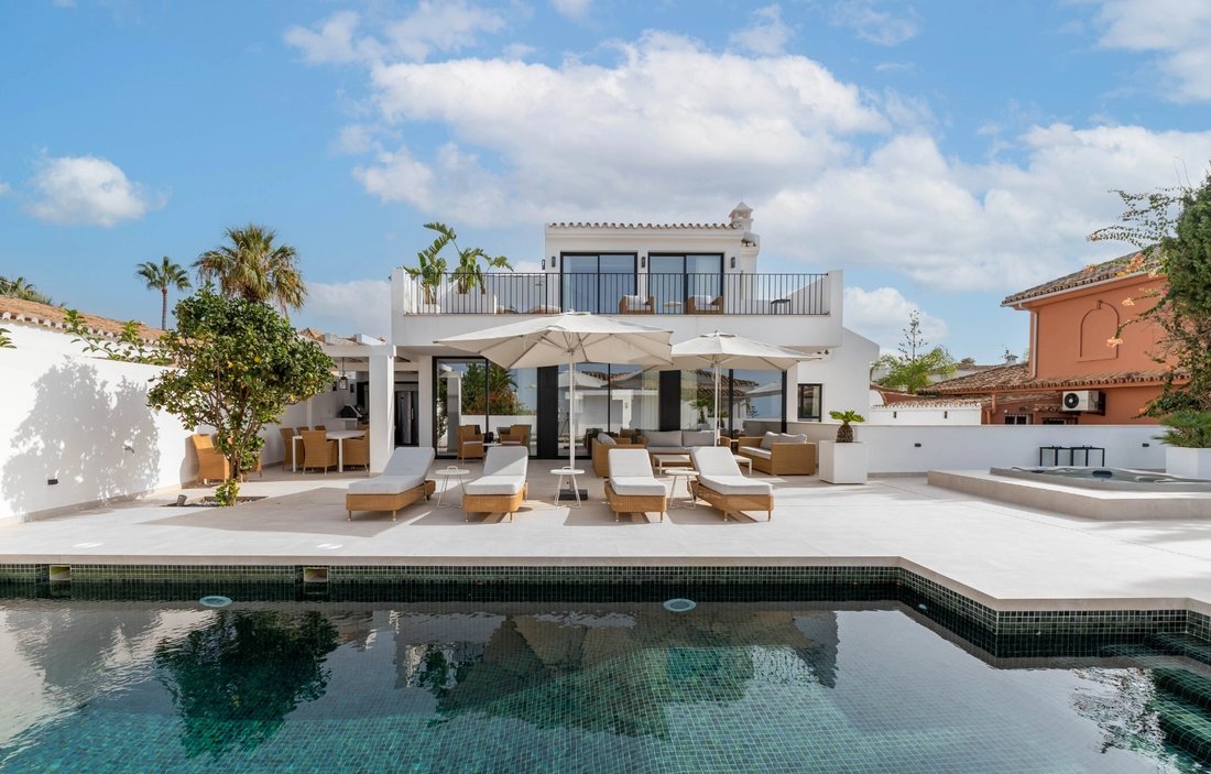 Villa in Marbella, Andalusia, Spain 1 - 15462472