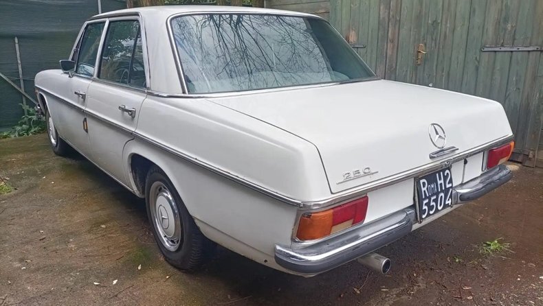 Sedan in Glendale, United States 4 - 15465418