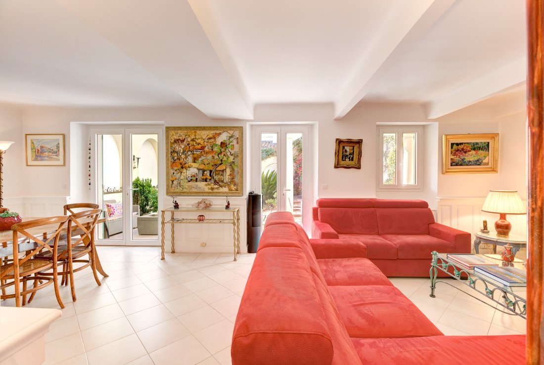 Townhouse in Saint Nicolas, Cannes, France 4 - 15465533