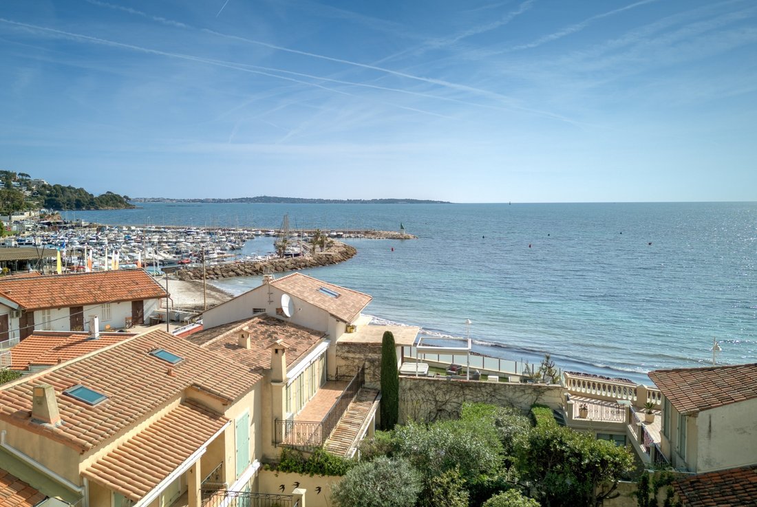 Townhouse in Saint Nicolas, Cannes, France 1 - 15465533