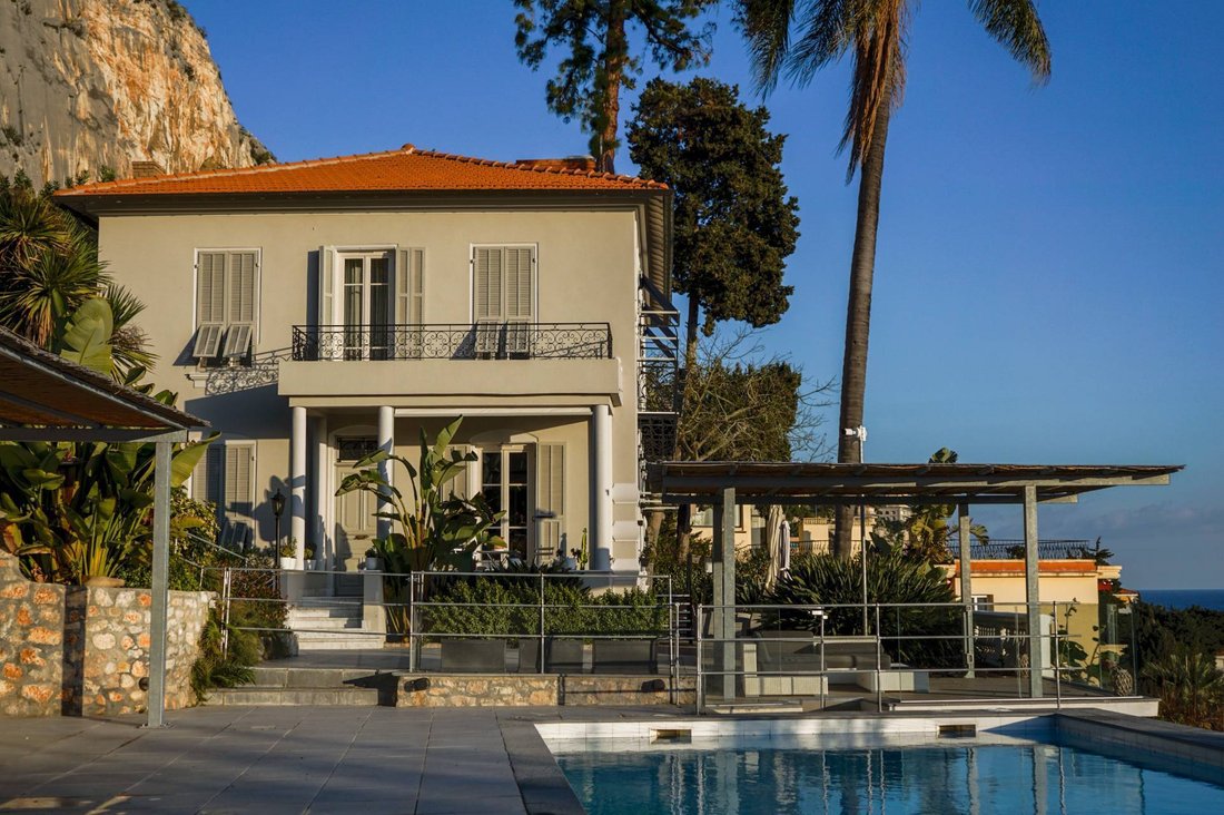 Villa in Menton, Provence-Alpes-Côte d'Azur, France 1 - 15464665
