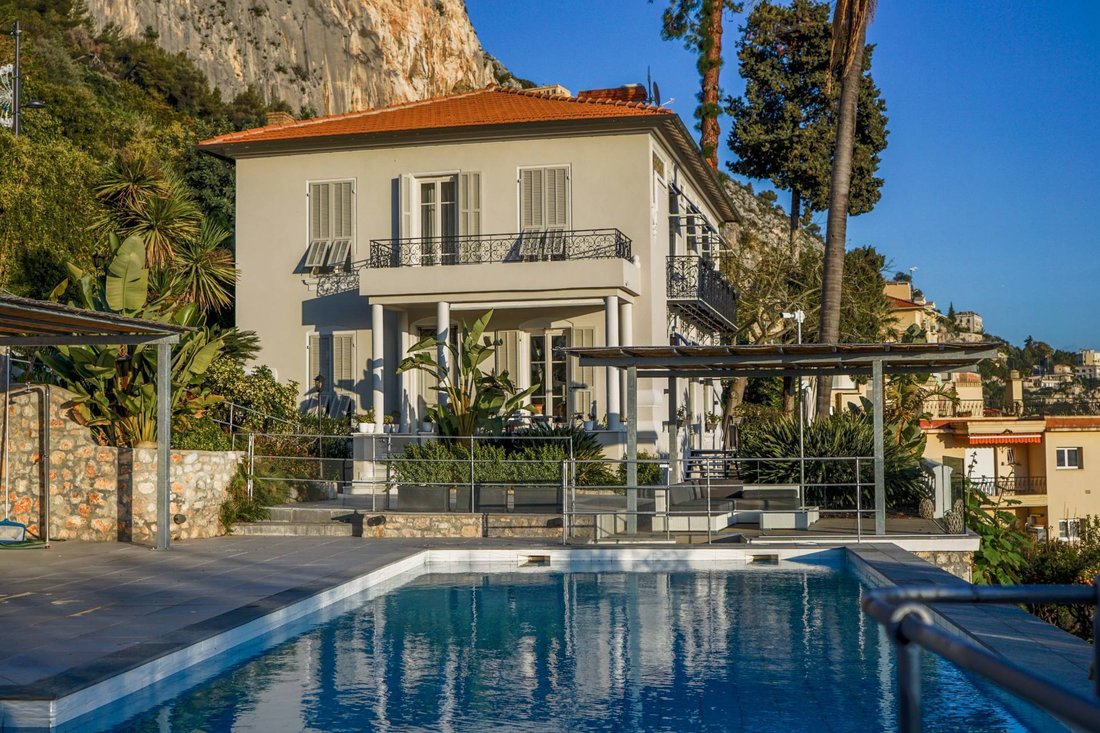 Villa in Menton, Provence-Alpes-Côte d'Azur, France 2 - 15464665