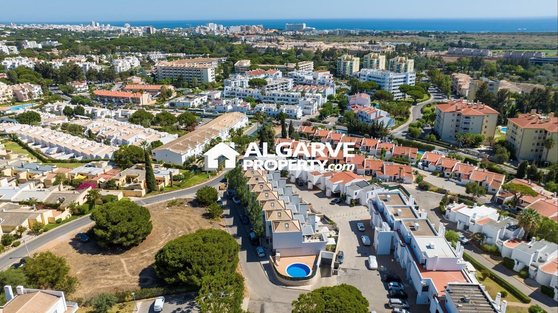 Townhouse in Vilamoura, Quarteira, Algarve 1 - 14050691