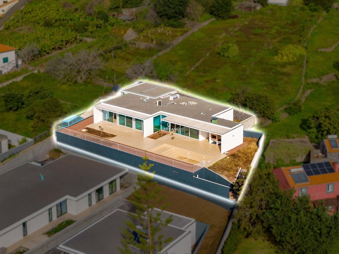 Villa in Estreito da Calheta, Autonome Region Madeira, Portugal 1 - 15462417