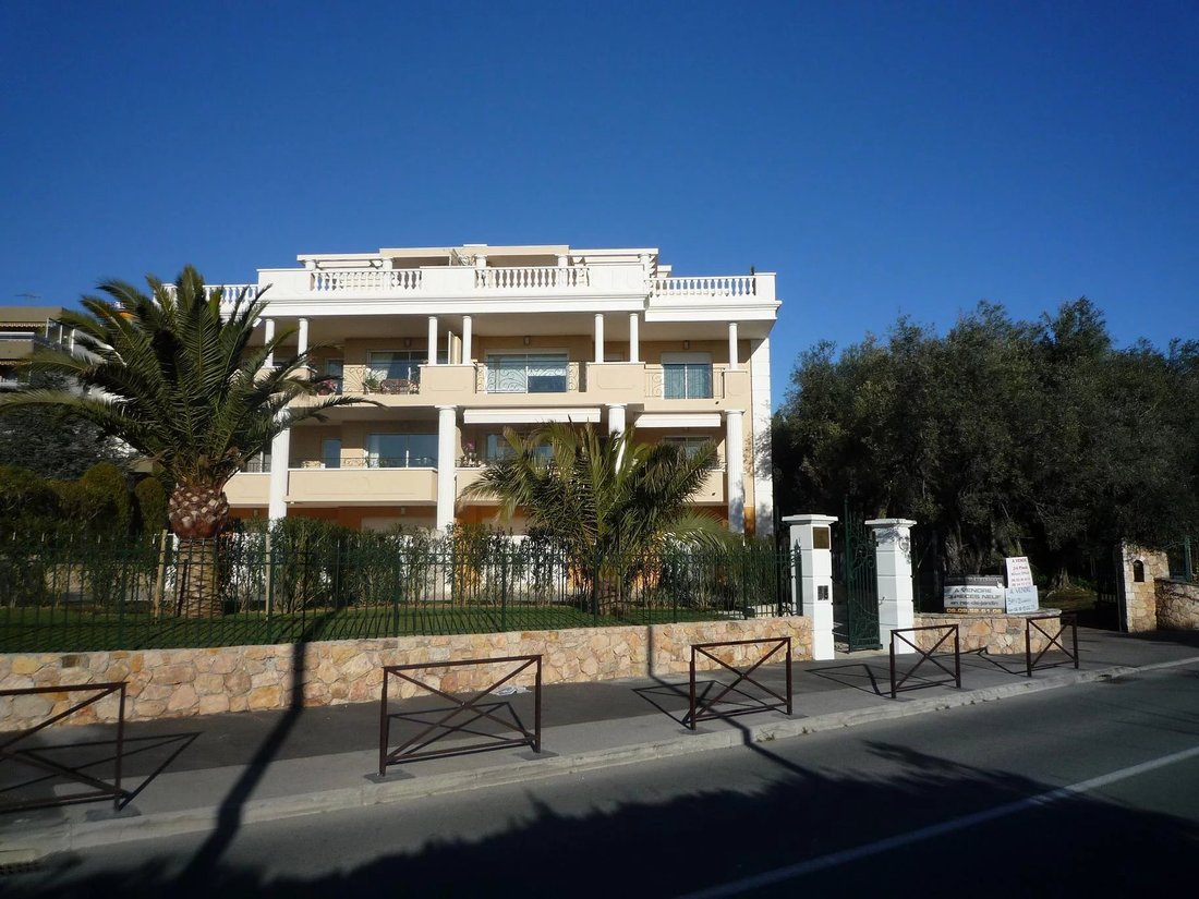 Apartment in Saint-Laurent-du-Var, Provence-Alpes-Côte d'Azur, France 2 - 15462702