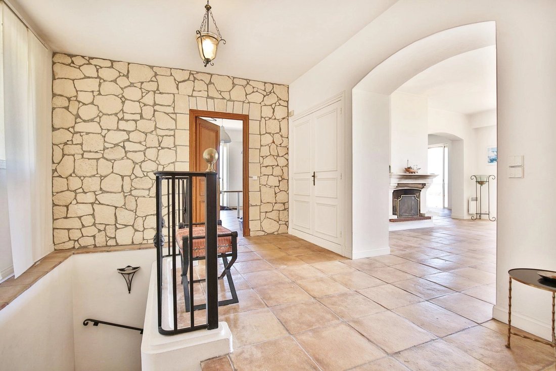 House in La Maure-Super Cannes, Vallauris, France 4 - 15462720
