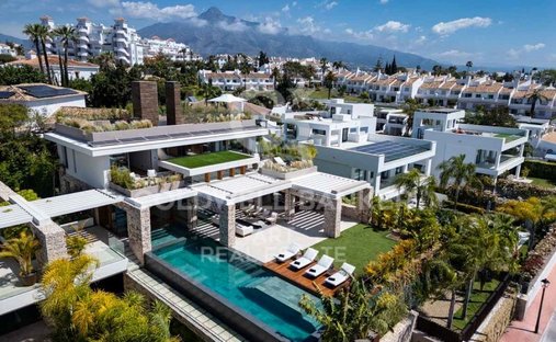 Haus in Nueva Andalucía, Marbella, Spanien 1