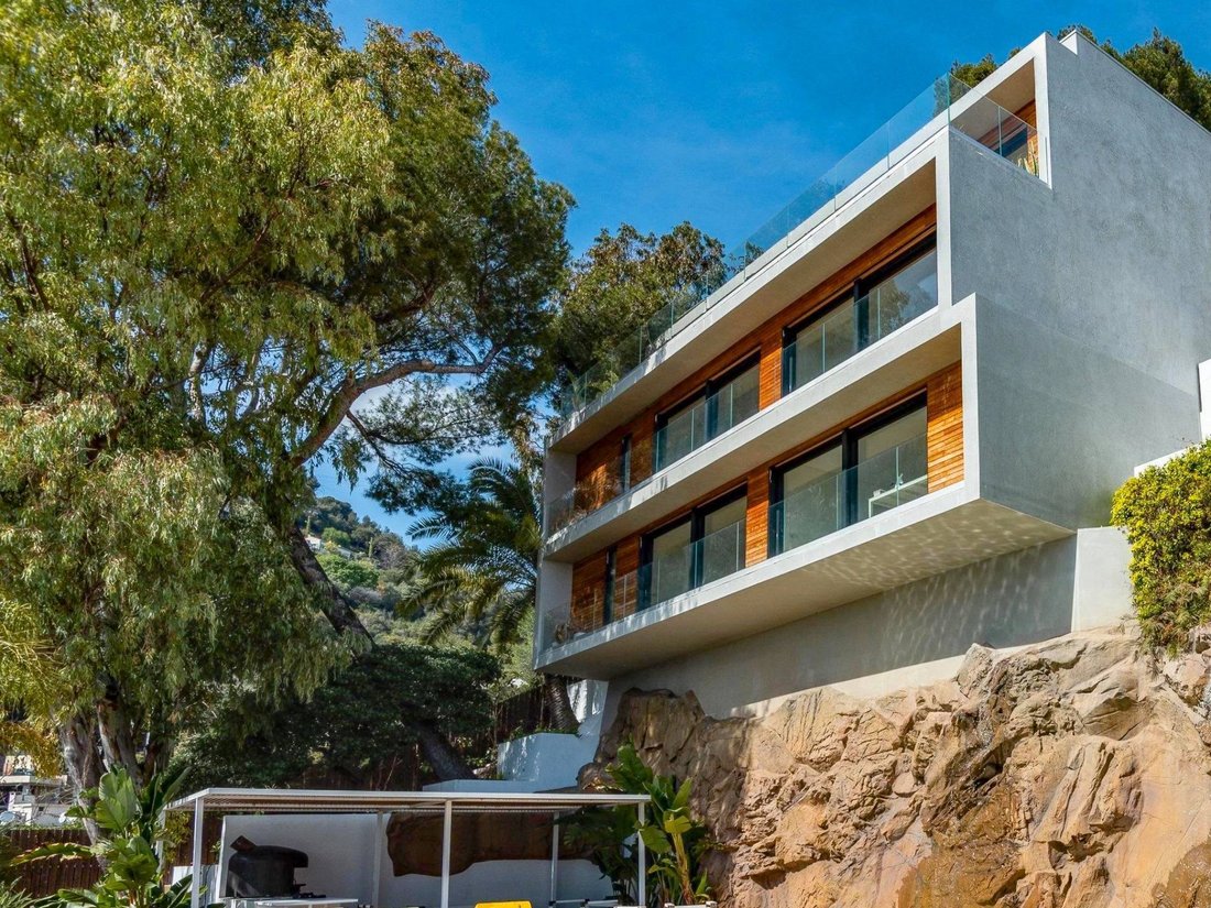 Villa in Roquebrune-Cap-Martin, Provence-Alpes-Côte d'Azur, France 1 - 15464667