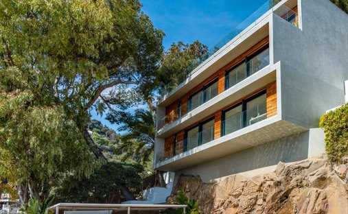 Villa in Village-Cros de Caste-Coupiere-Mont Gros, Roquebrune-Cap-Martin, France 1