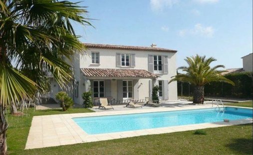 House in Zone Ouest Urbaine, Saint-Tropez, France 1