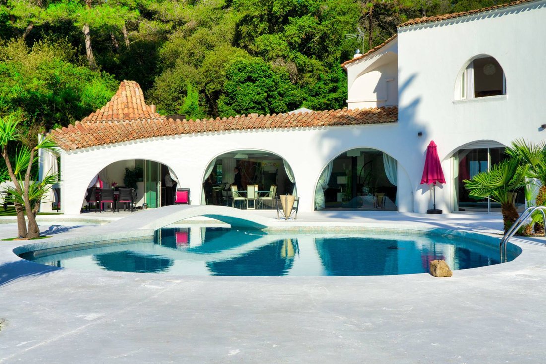Villa in Antibes, Provence-Alpes-Côte d'Azur, France 1 - 15464680