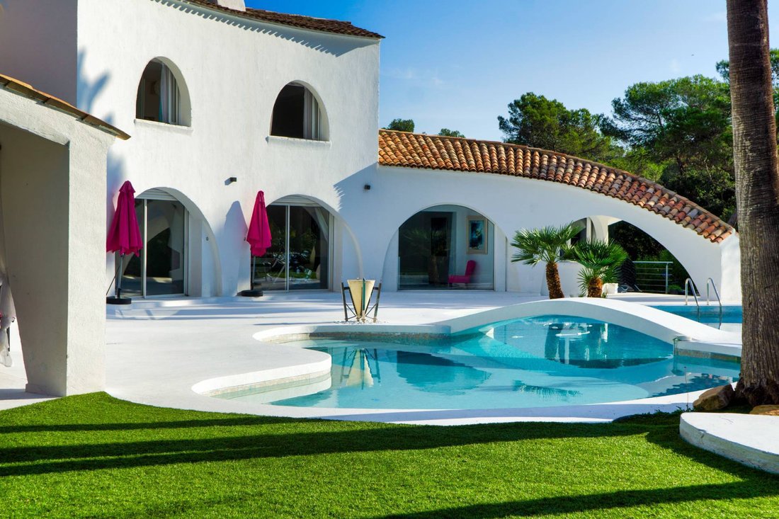 Villa in Antibes, Provence-Alpes-Côte d'Azur, France 3 - 15464680