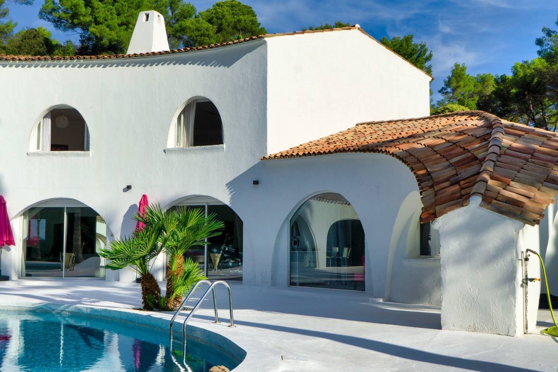Villa in Antibes, Provence-Alpes-Côte d'Azur, France 2 - 15464680
