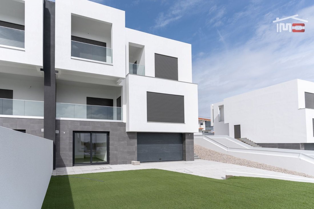 Townhouse in Corroios, Setubal, Portugal 1 - 15465333