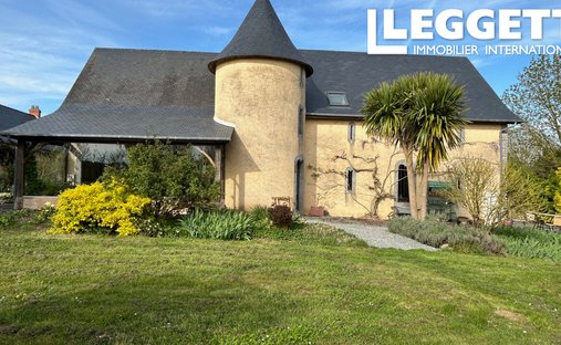 Estate in Saint-Pierre-sur-Erve, Pays de la Loire, France 1