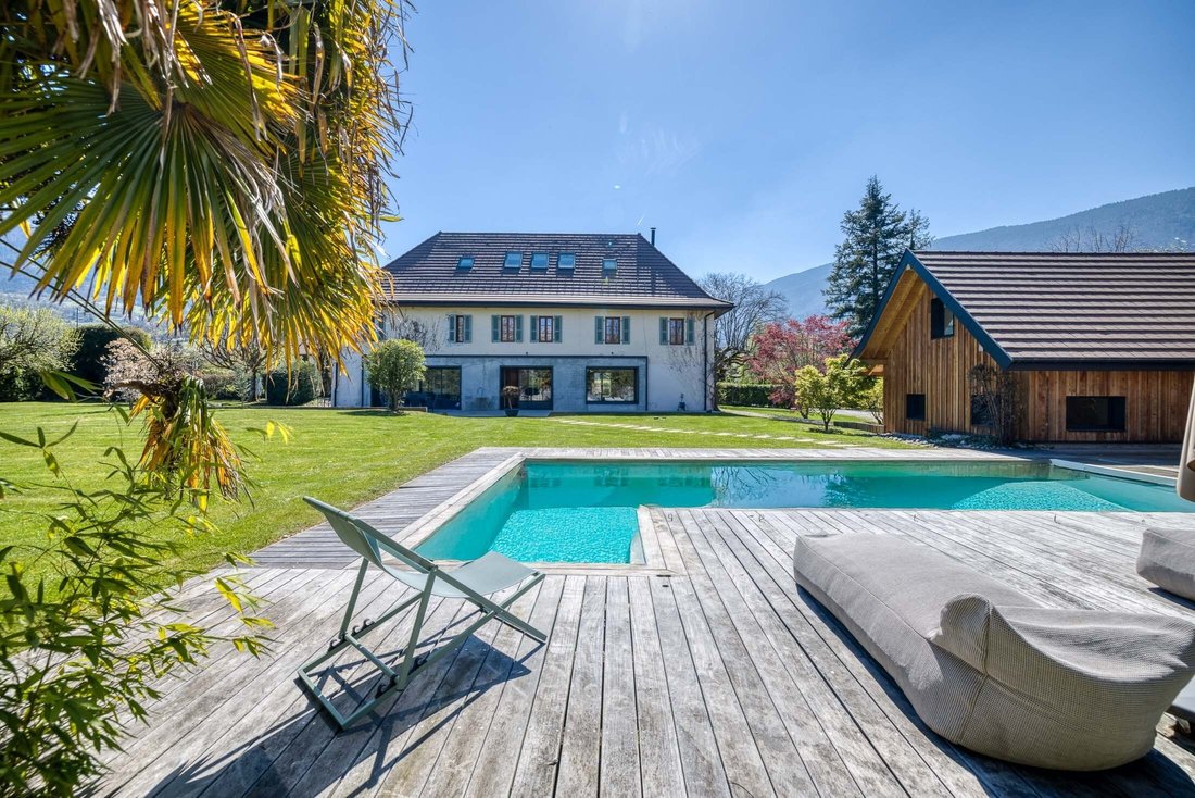 House in Saint-Eustache, Auvergne-Rhône-Alpes, France 1 - 15464366