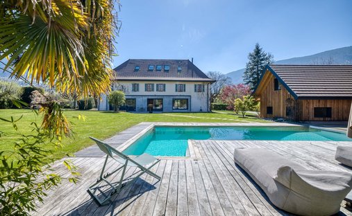 Casa a Saint-Eustache, Auvergne-Rodano-Alpi, Francia 1