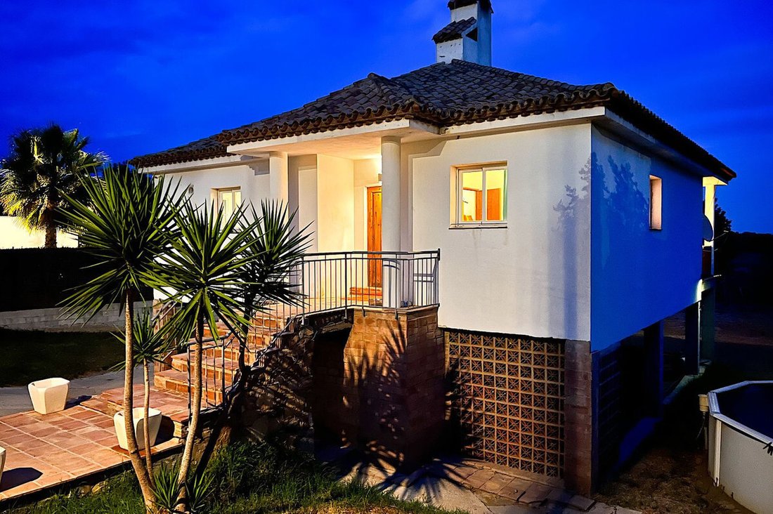Villa in Estepona, Andalusia, Spain 2 - 13949062